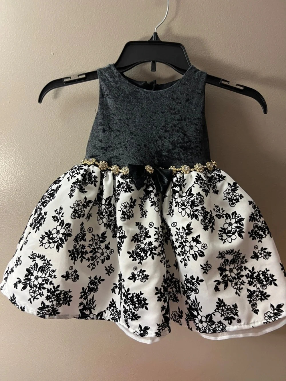 Harlow & Rose adorable black